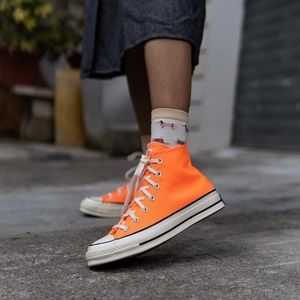 Converse High Tops “total orange”